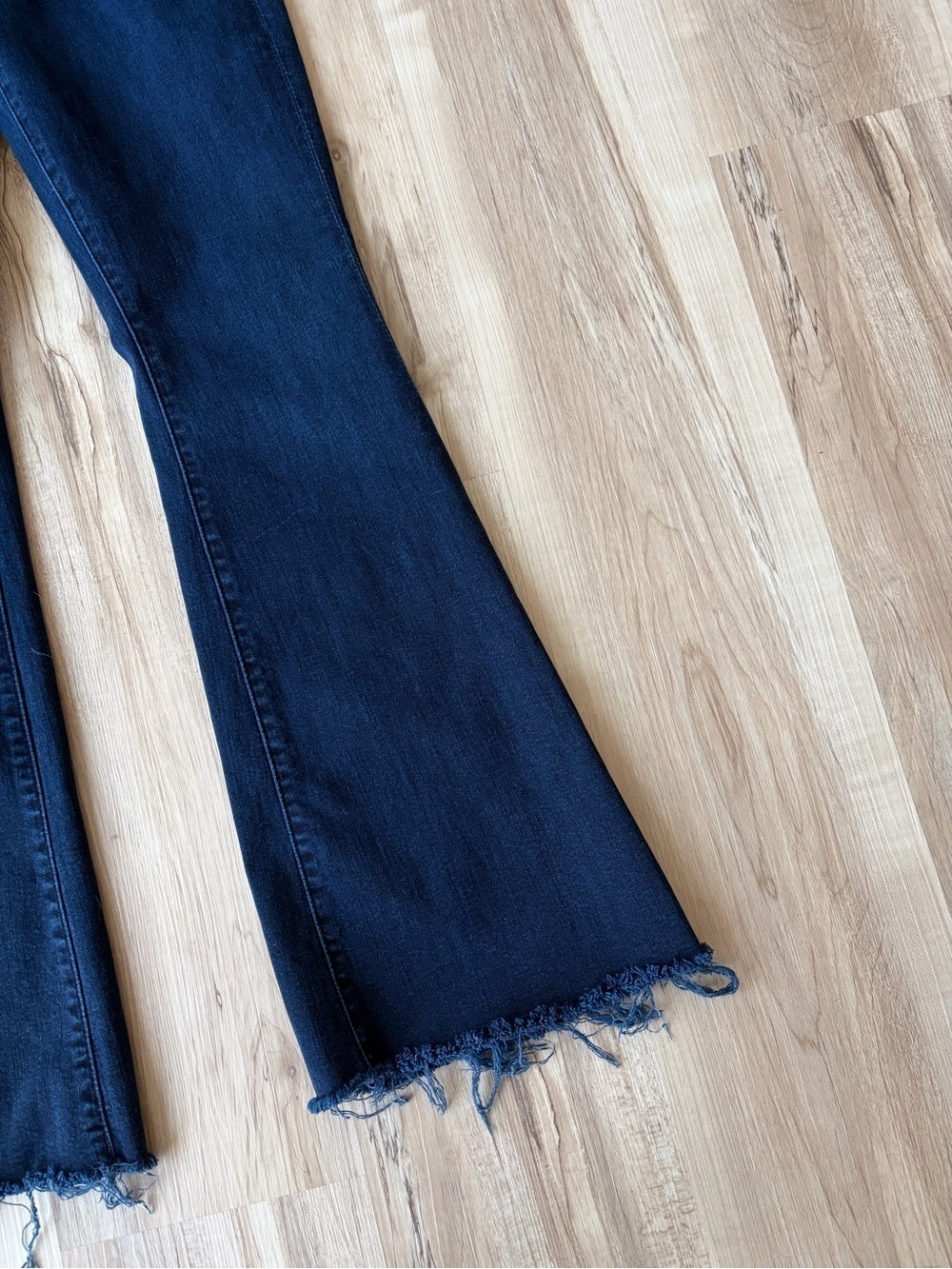 Mother Weekender Mid Rise Fray Jeans - Picture 3 of 11